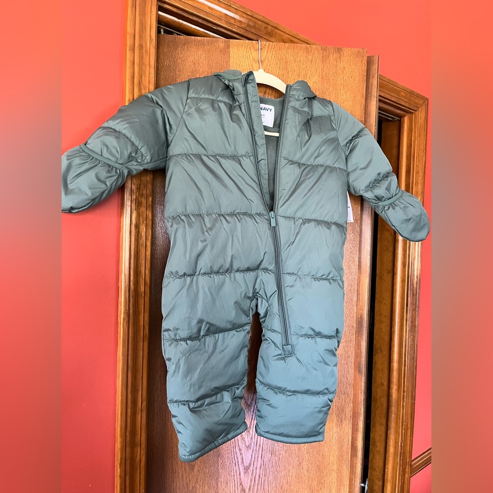 Old navy toddler, olive green snowsuit 18-24m